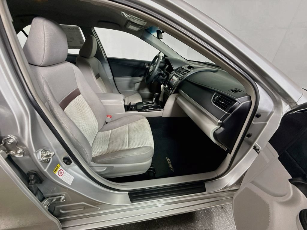 Used 2013 Toyota Camry LE FWD image 24