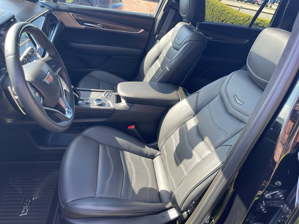 Used 2025 Cadillac XT6 Sport w/ Platinum Package AWD/4WD image 16