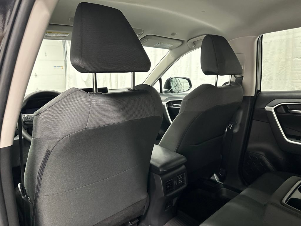 Used 2025 Toyota RAV4 XLE FWD image 46
