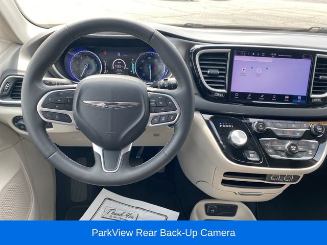 Used 2024 Chrysler Pacifica Touring-L FWD image 7