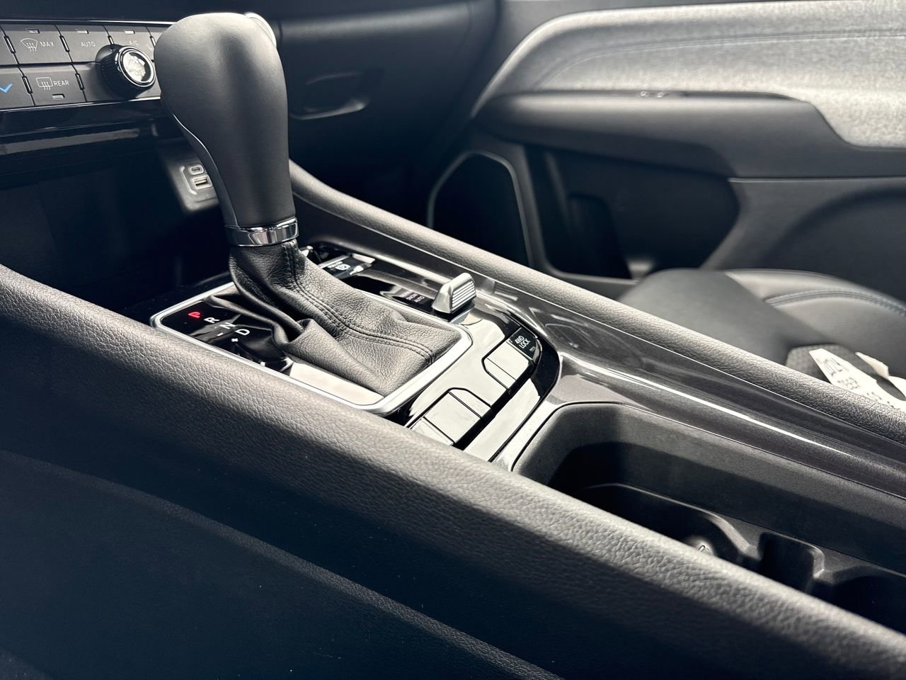 Used 2024 Jeep Compass Latitude w/ Sun and Sound Group image 24