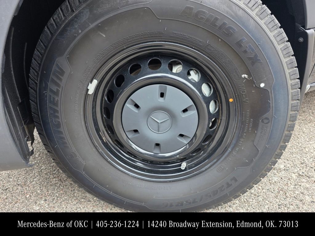 Used 2024 Mercedes-Benz eSprinter 170 Cargo image 8