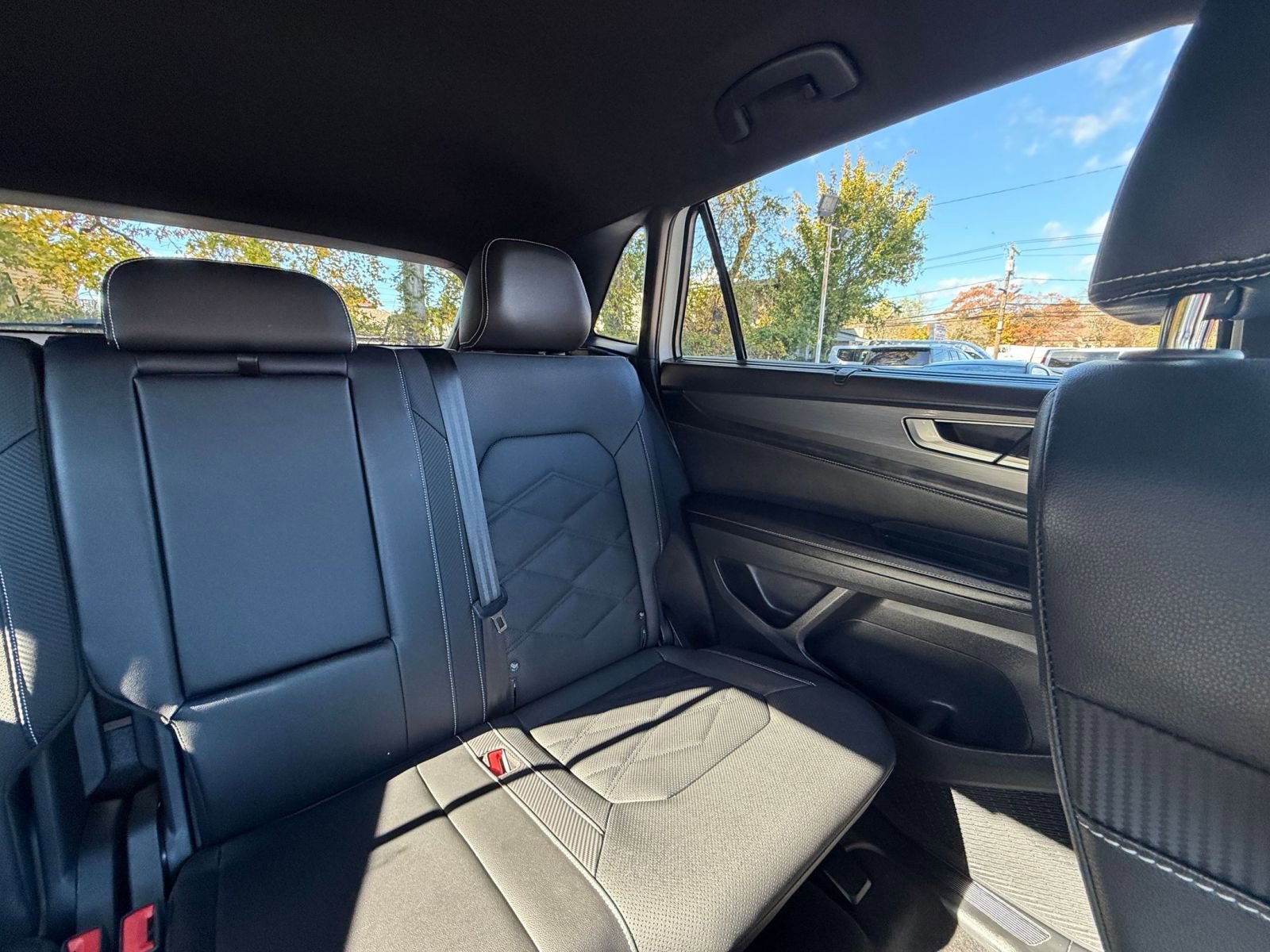 Used 2025 Volkswagen Atlas Cross Sport SE image 37