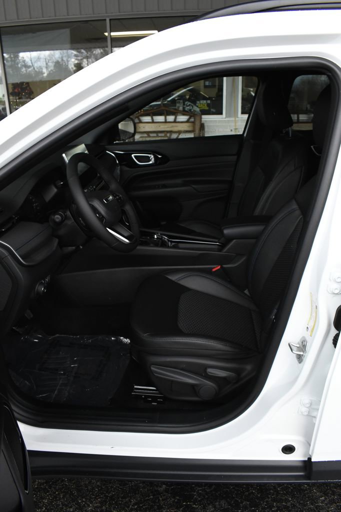 New 2026 Jeep Compass Latitude image 8