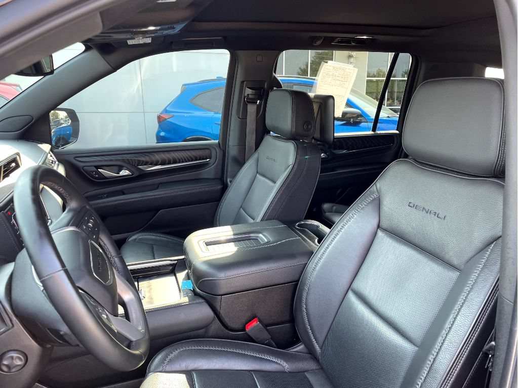 Used 2023 GMC Yukon XL Denali w/ LPO, Floor Liner Package AWD/4WD image 12