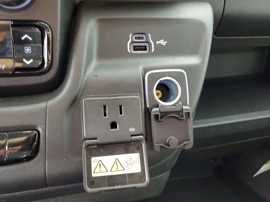 Used 2024 RAM ProMaster 2500 w/ Quick Order Package 22G SLT image 17