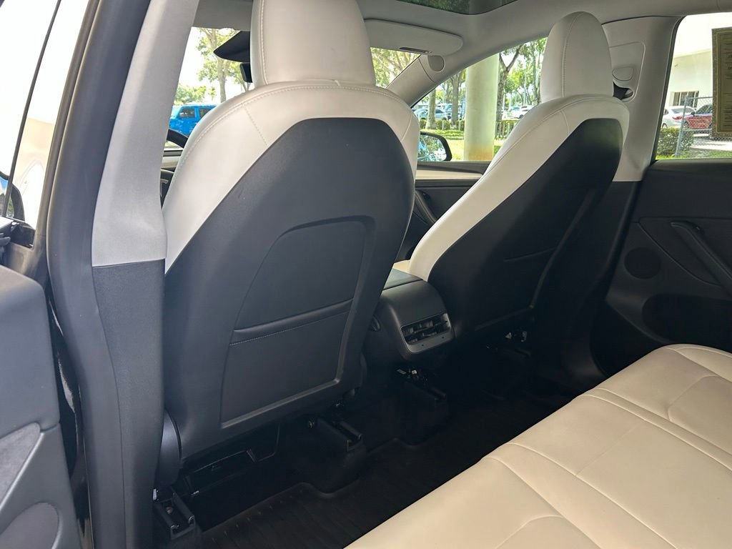 Used 2024 Tesla Model Y Long Range AWD/4WD image 33