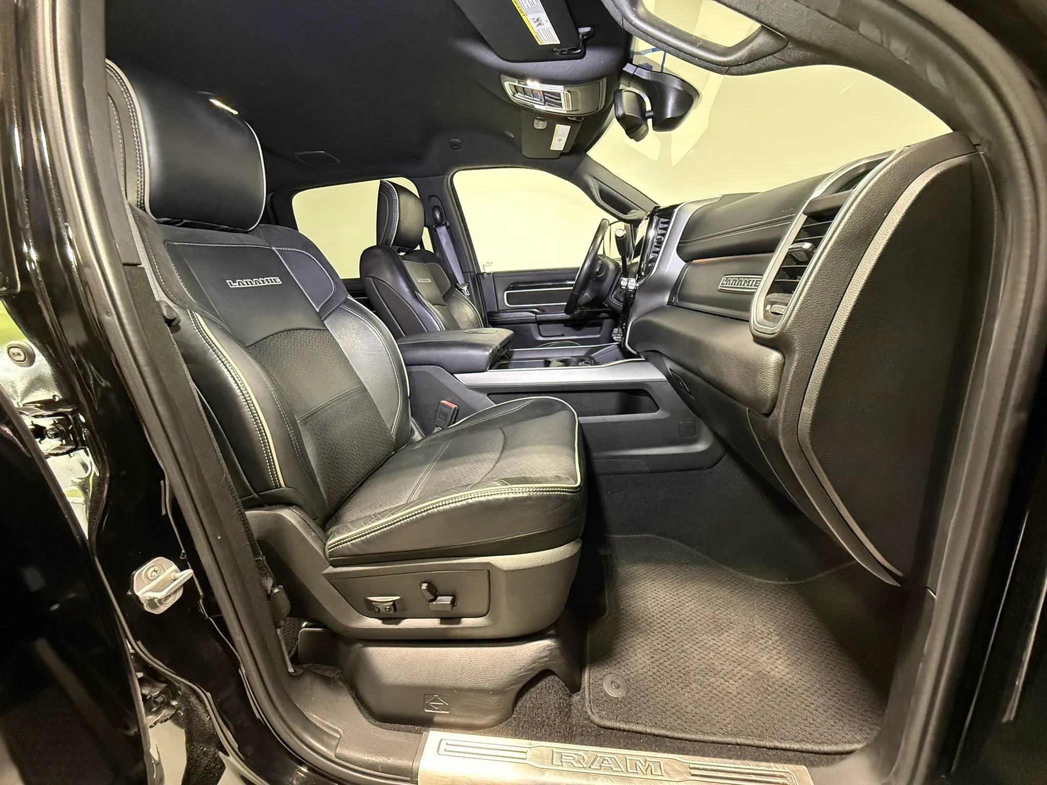 Used 2020 RAM 2500 Laramie AWD/4WD image 12