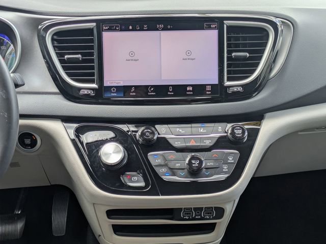Used 2023 Chrysler Pacifica Touring-L FWD image 19