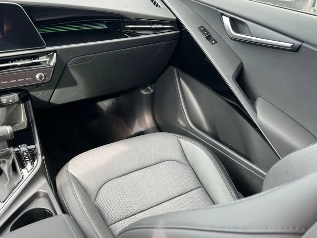 New 2025 Kia Niro SX Touring image 18