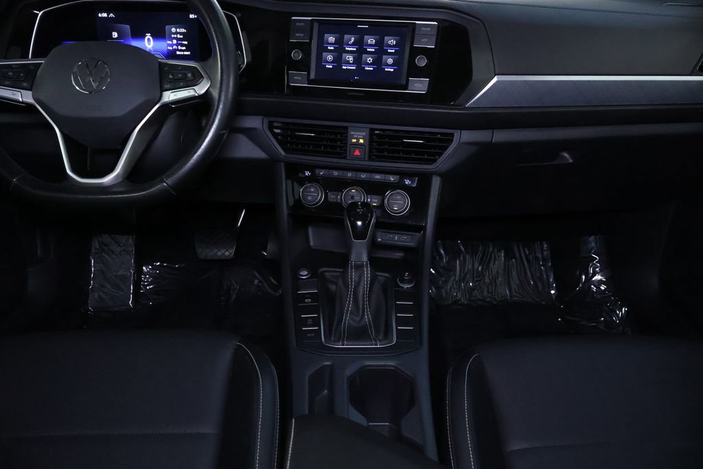 Used 2022 Volkswagen Jetta SE w/ Panoramic Sunroof Package image 16