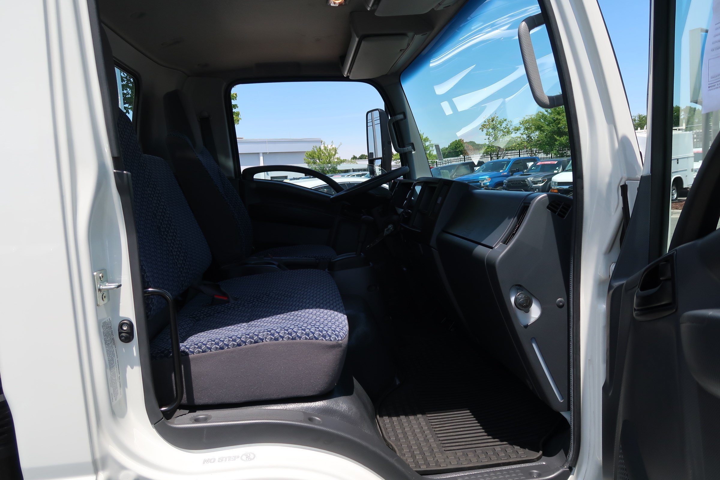 Used 2025 Chevrolet Low Cab Forward RWD image 37