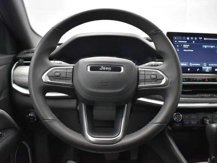 Used 2024 Jeep Compass Latitude image 20