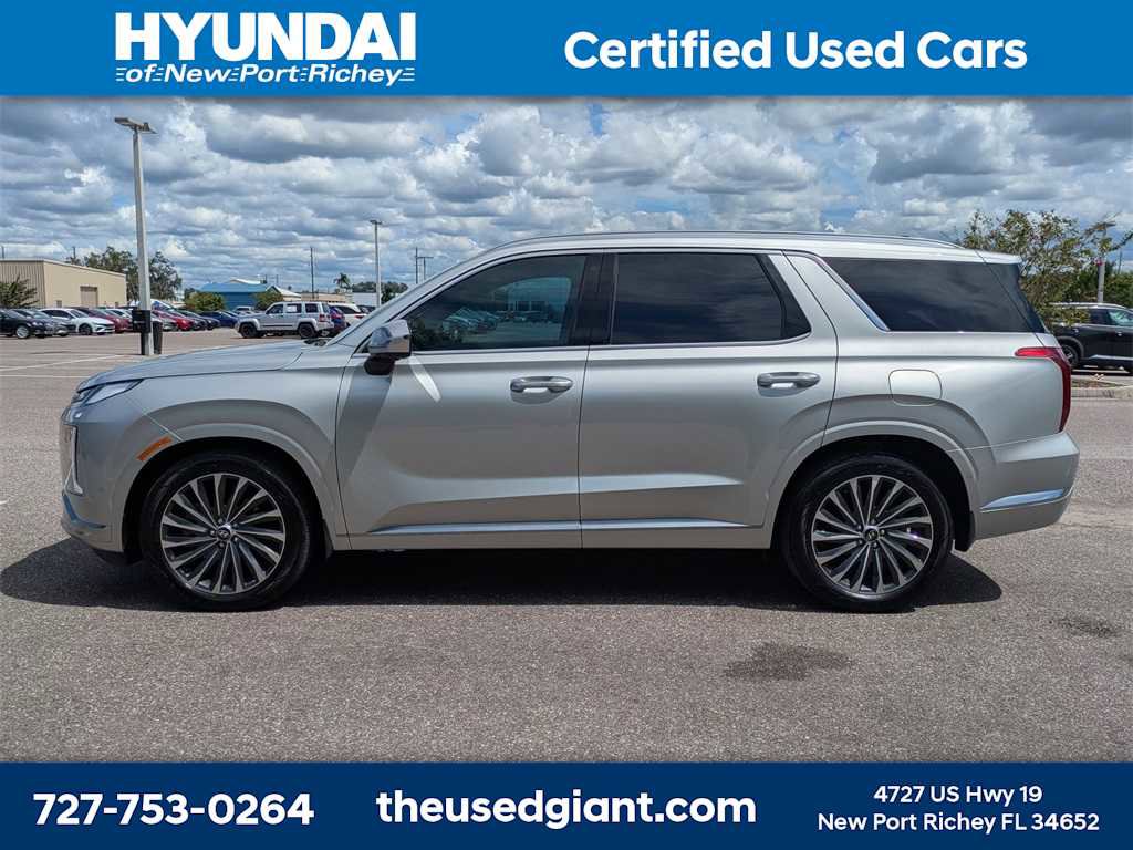 Used 2024 Hyundai Palisade Calligraphy image 2