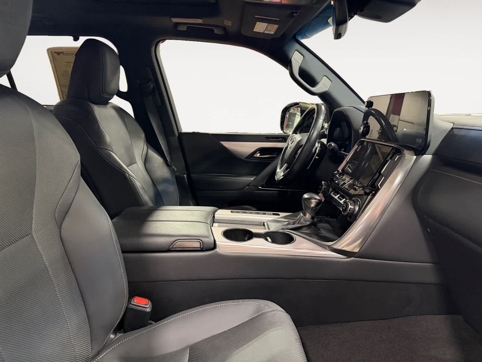 Used 2023 Lexus LX 600 F Sport w/ Accessory Package (Z1) AWD/4WD image 16