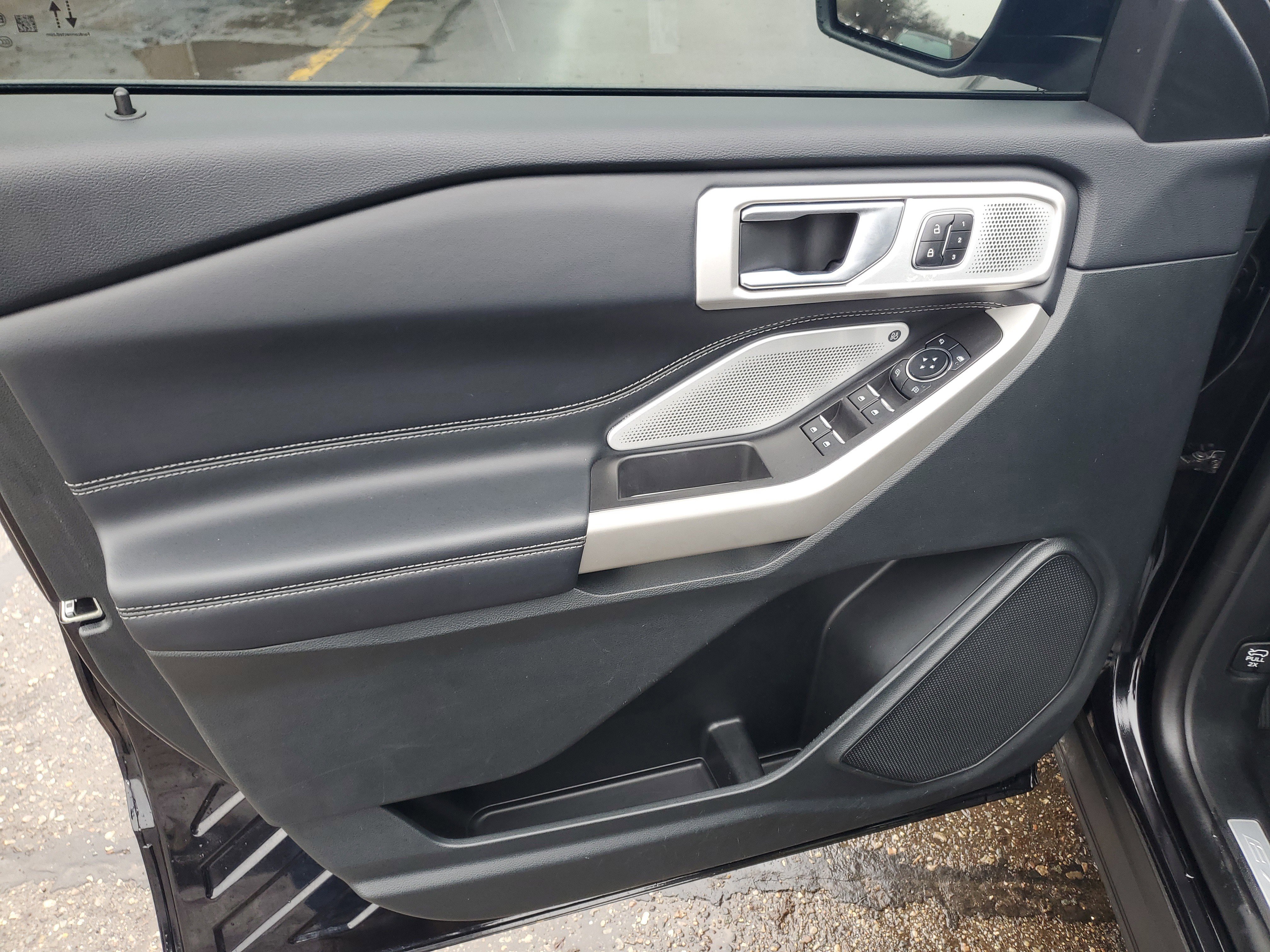 Used 2023 Ford Explorer Limited w/ Limited Technology Package image 10