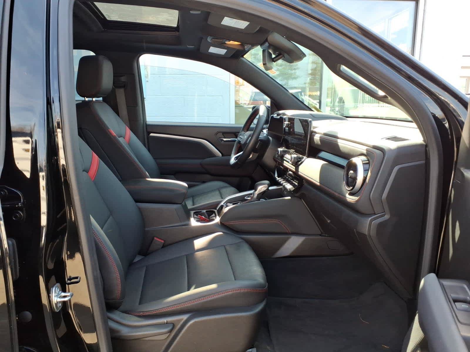 Certified 2025 Chevrolet Colorado Z71 w/ Midnight Edition AWD/4WD image 18