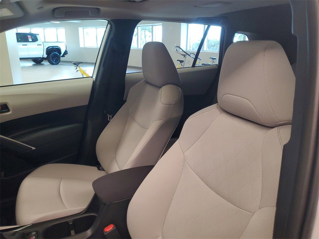 Used 2024 Toyota Corolla Cross LE w/ Moonroof Package image 16