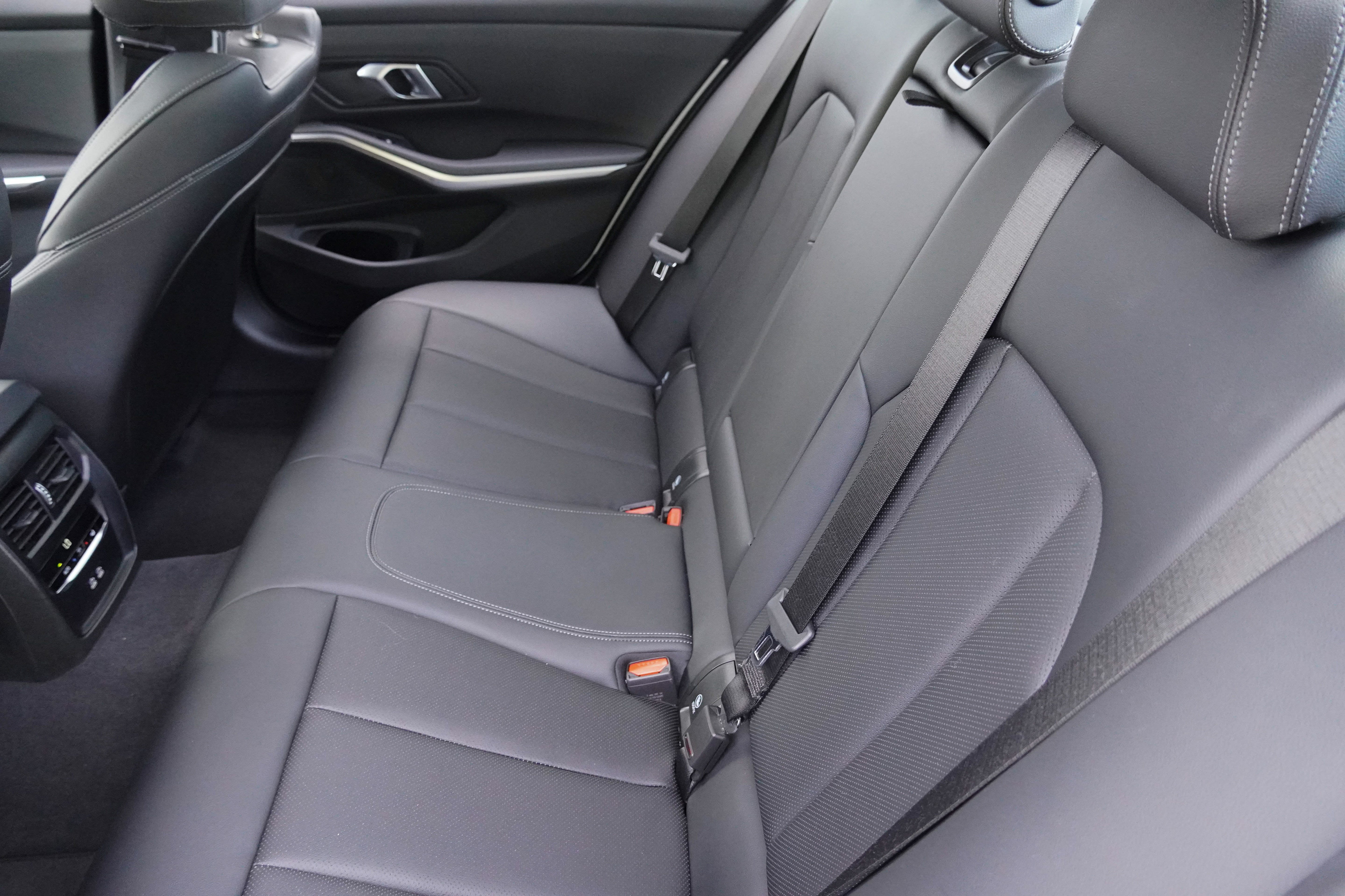 Used 2025 BMW 330i Sedan RWD image 36