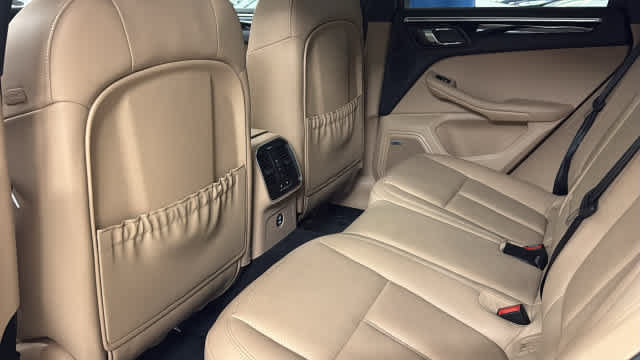Used 2022 Porsche Macan AWD/4WD image 28