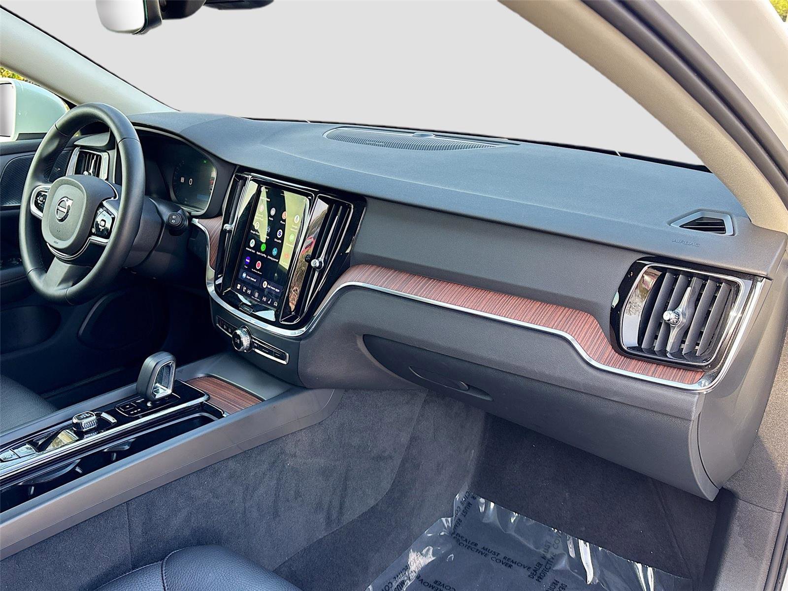 Used 2025 Volvo V60 B5 Cross Country Plus image 29