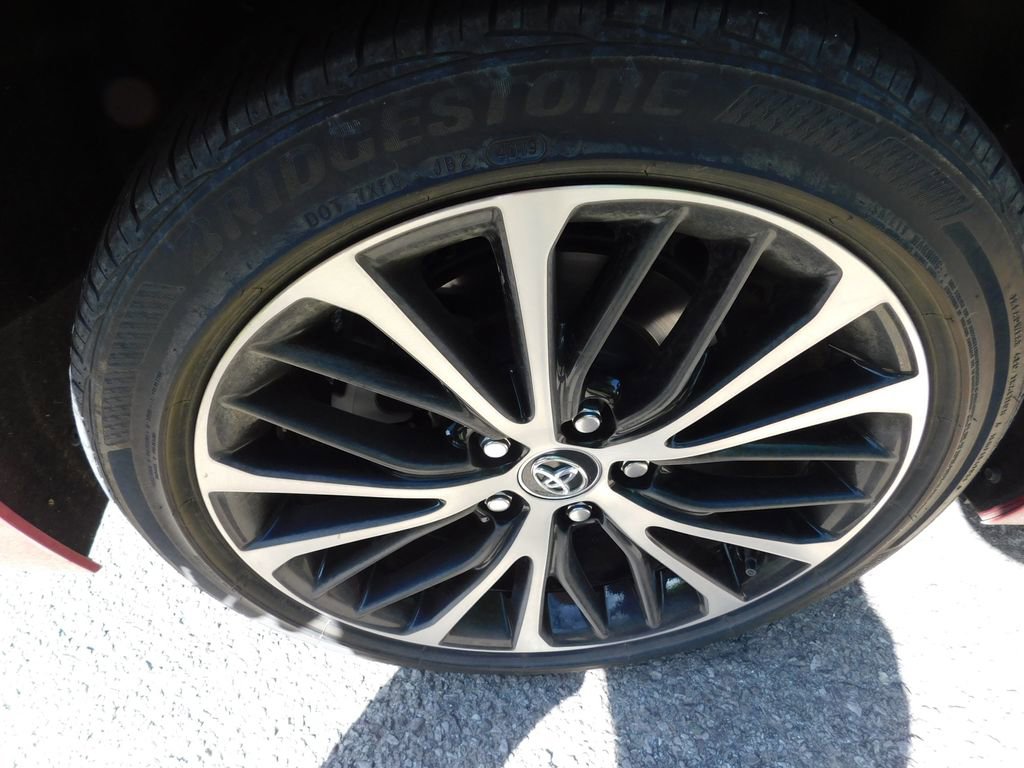 Used 2020 Toyota Camry SE image 7