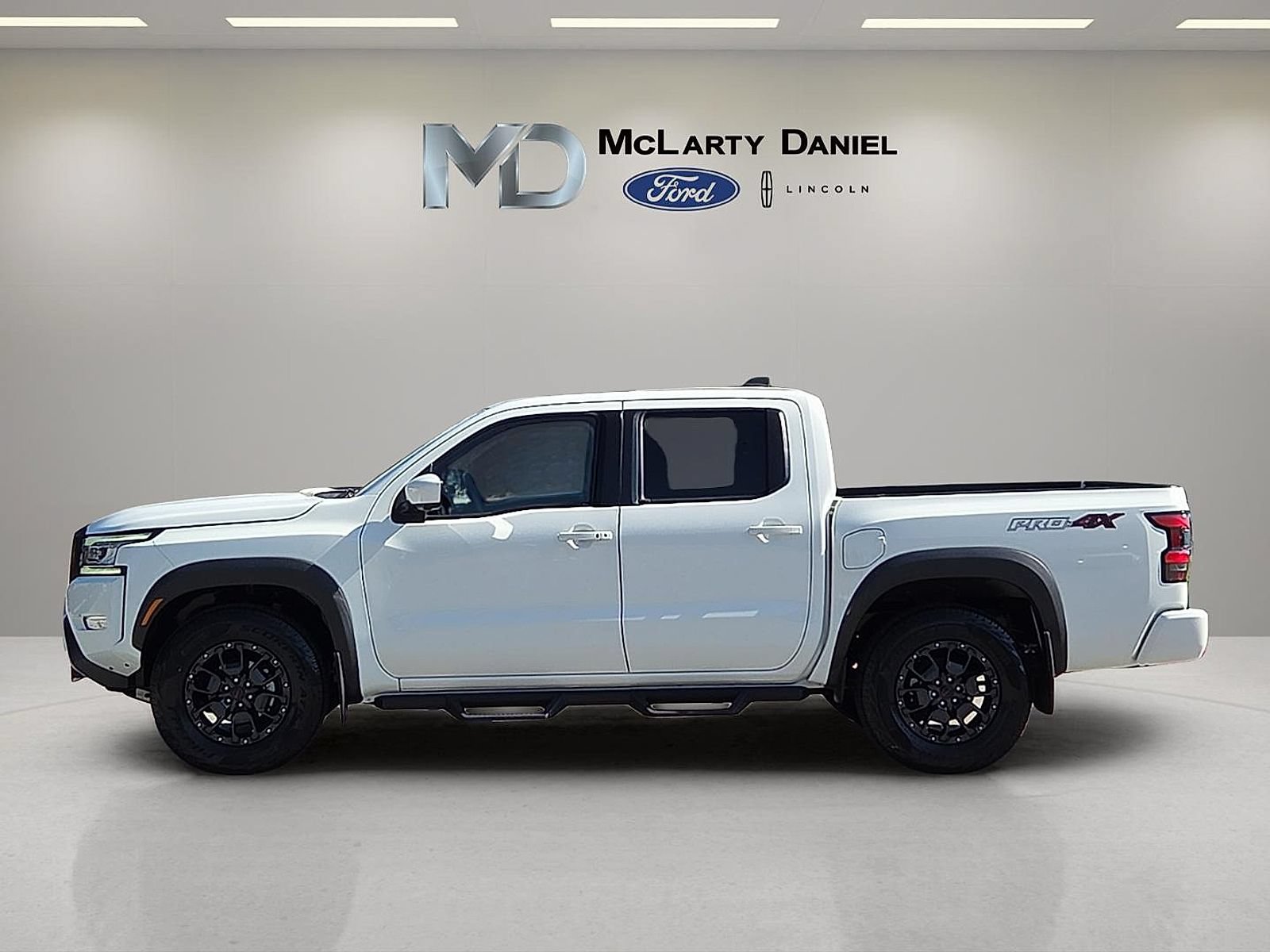 Used 2022 Nissan Frontier PRO-4X w/ Pro-4X Premium Package AWD/4WD image 3