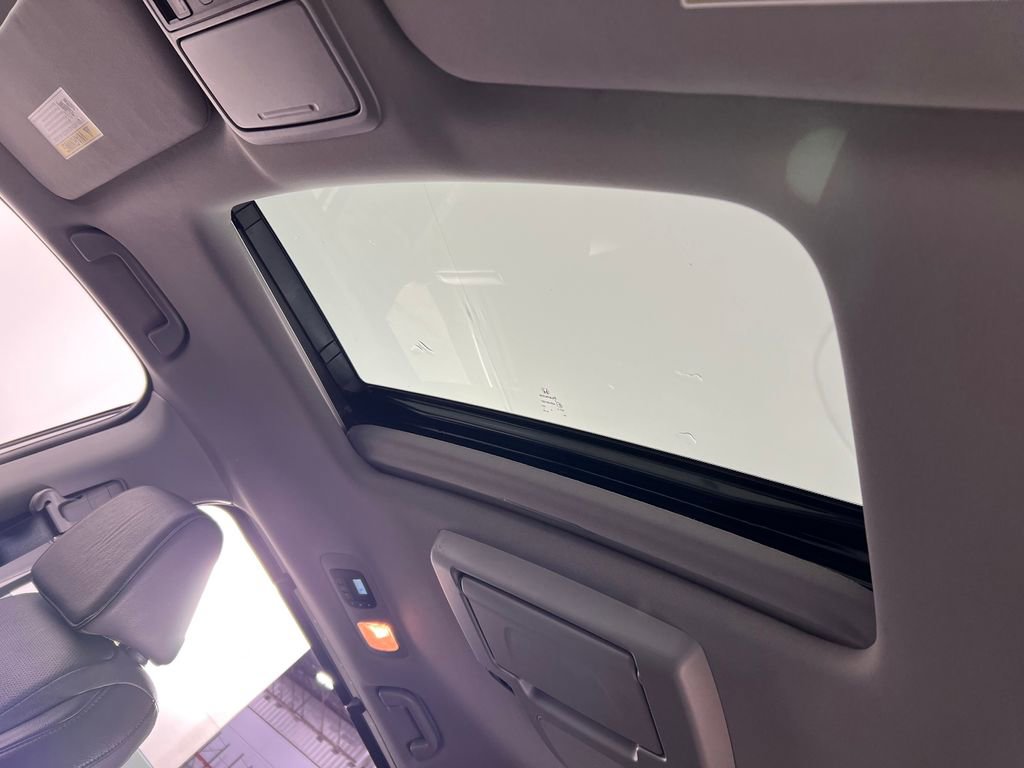 Used 2018 Honda Odyssey Elite image 16