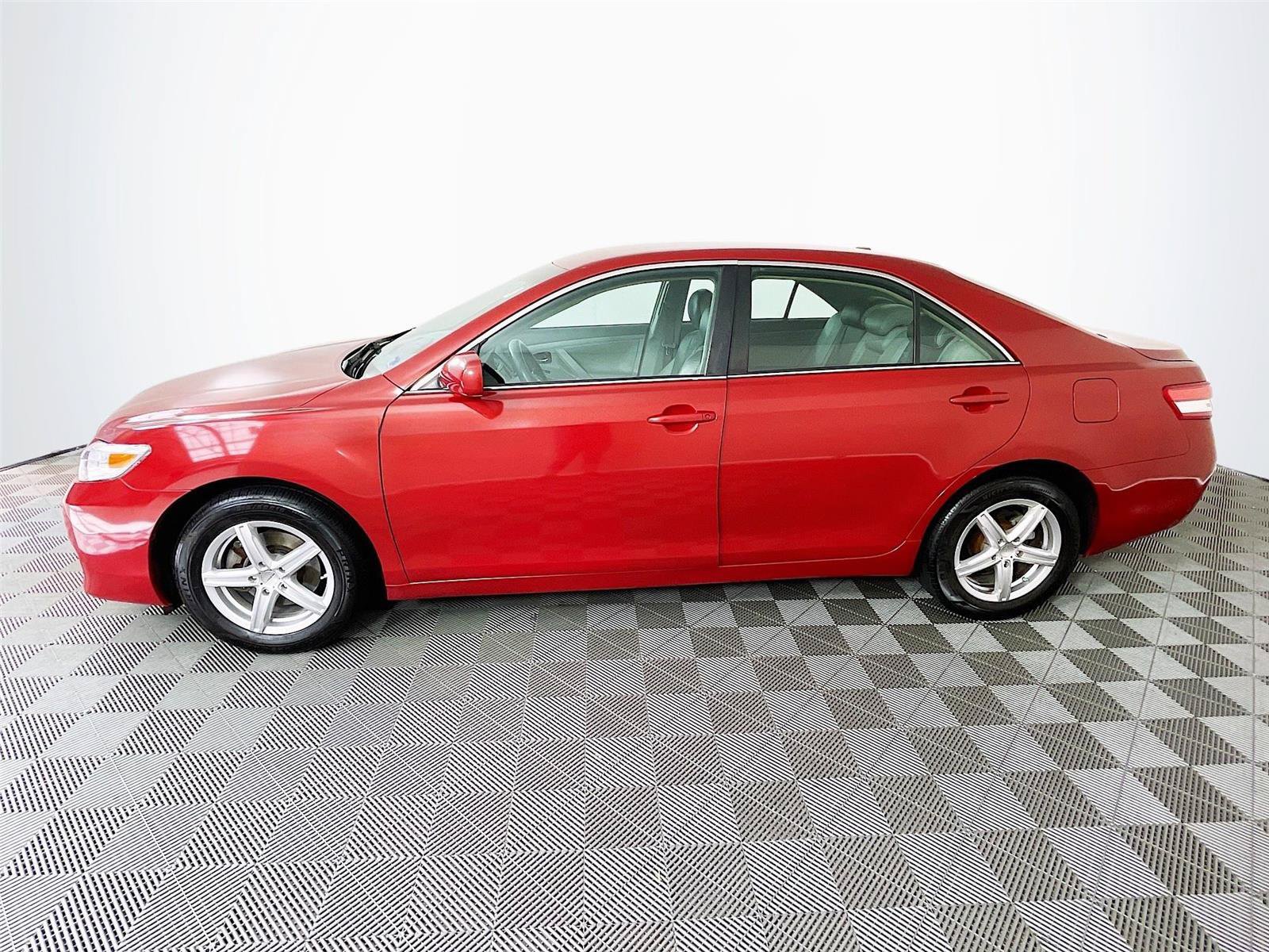 Used 2011 Toyota Camry LE FWD image 4