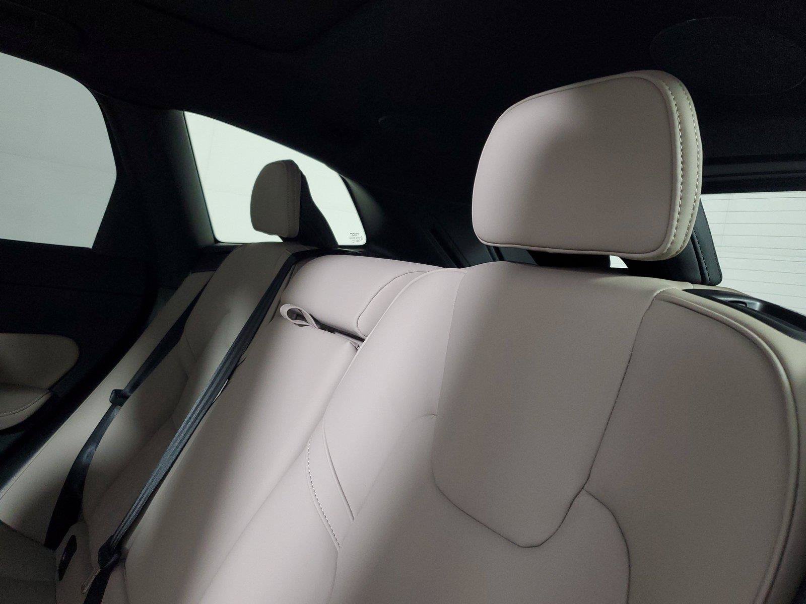 New 2027 Volvo XC60 B5 Plus AWD/4WD image 13