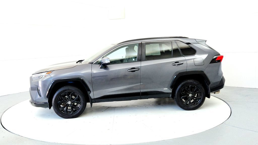Used 2023 Toyota RAV4 SE AWD/4WD image 3