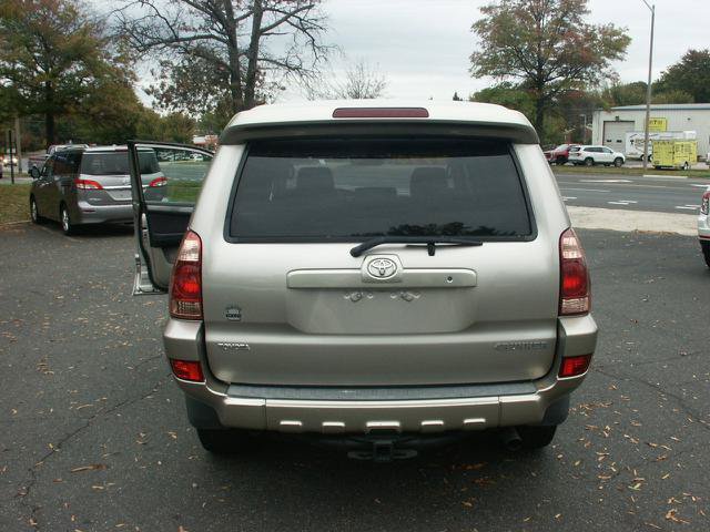 Used 2005 Toyota 4Runner SR5 AWD/4WD image 5