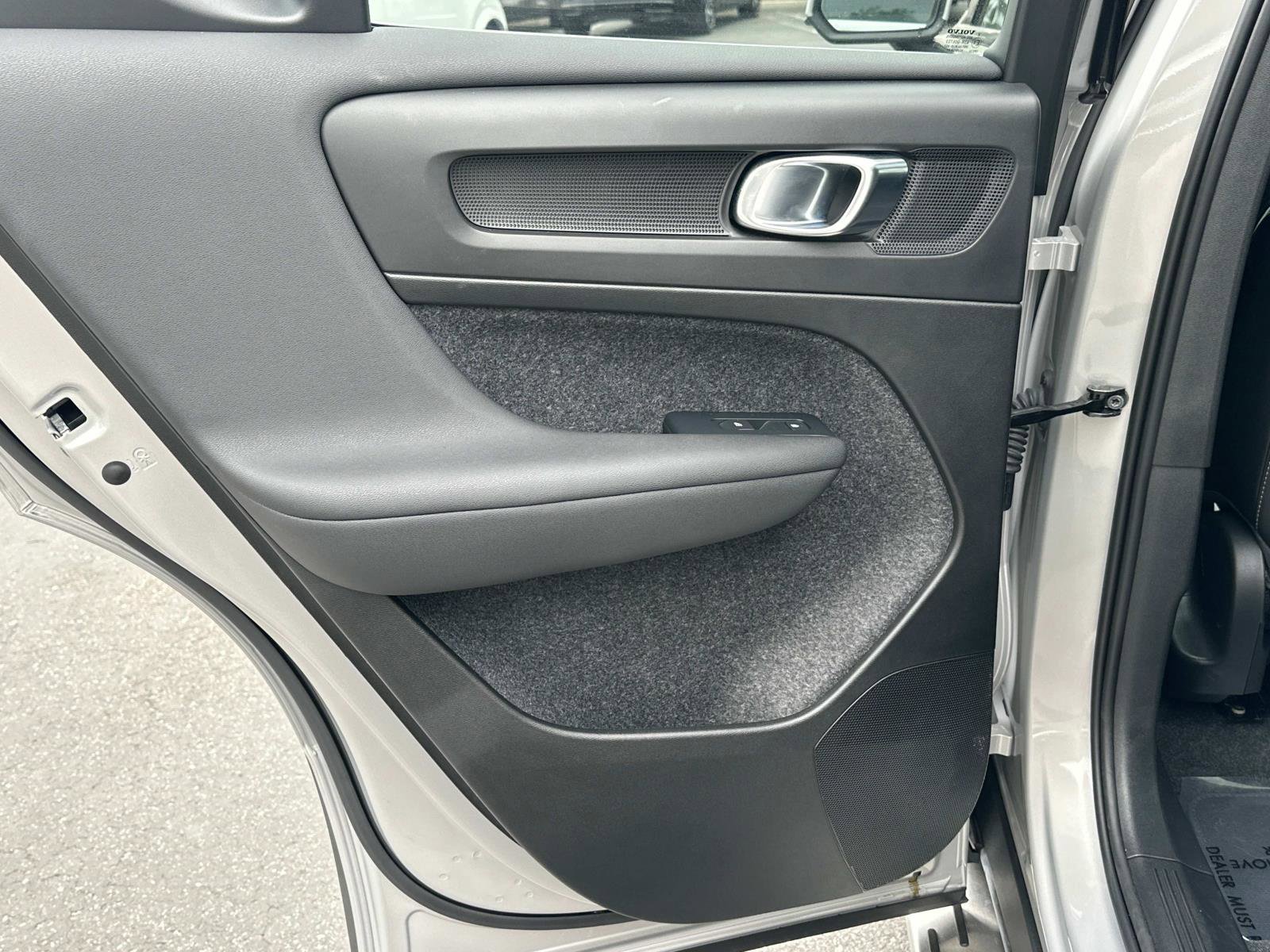 Certified 2024 Volvo XC40 B5 Ultimate w/ Climate Package image 20