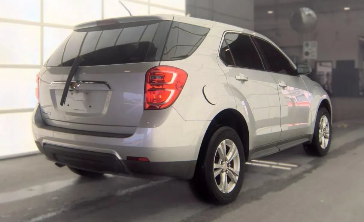 Used 2017 Chevrolet Equinox LS FWD image 4
