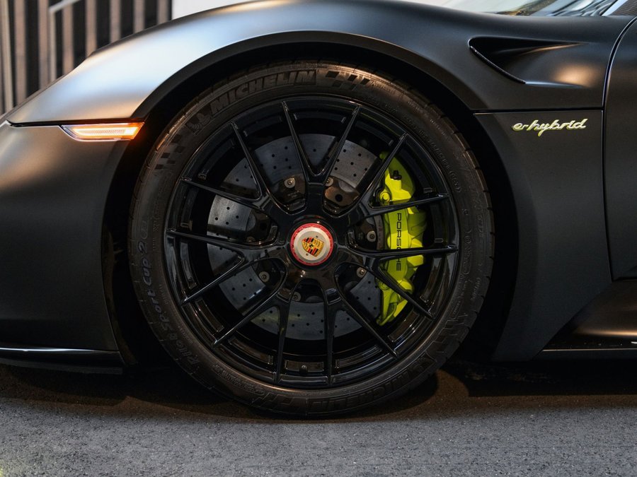 Used 2015 Porsche 918 Spyder AWD/4WD image 12