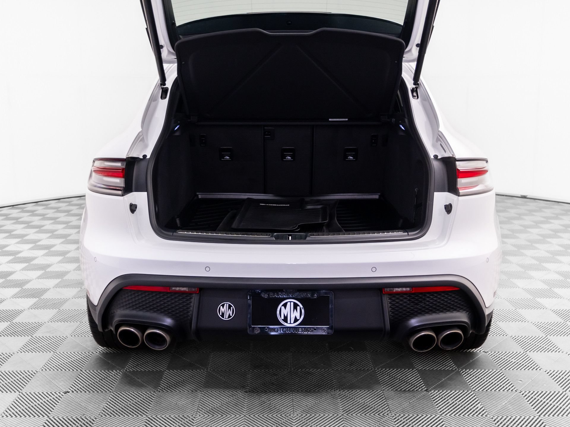 Used 2023 Porsche Macan S AWD/4WD image 29
