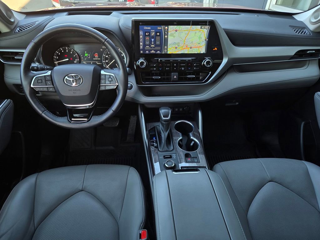 Used 2021 Toyota Highlander Platinum image 15