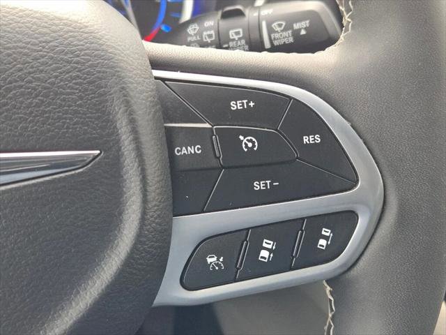 Certified 2024 Chrysler Pacifica Select image 28