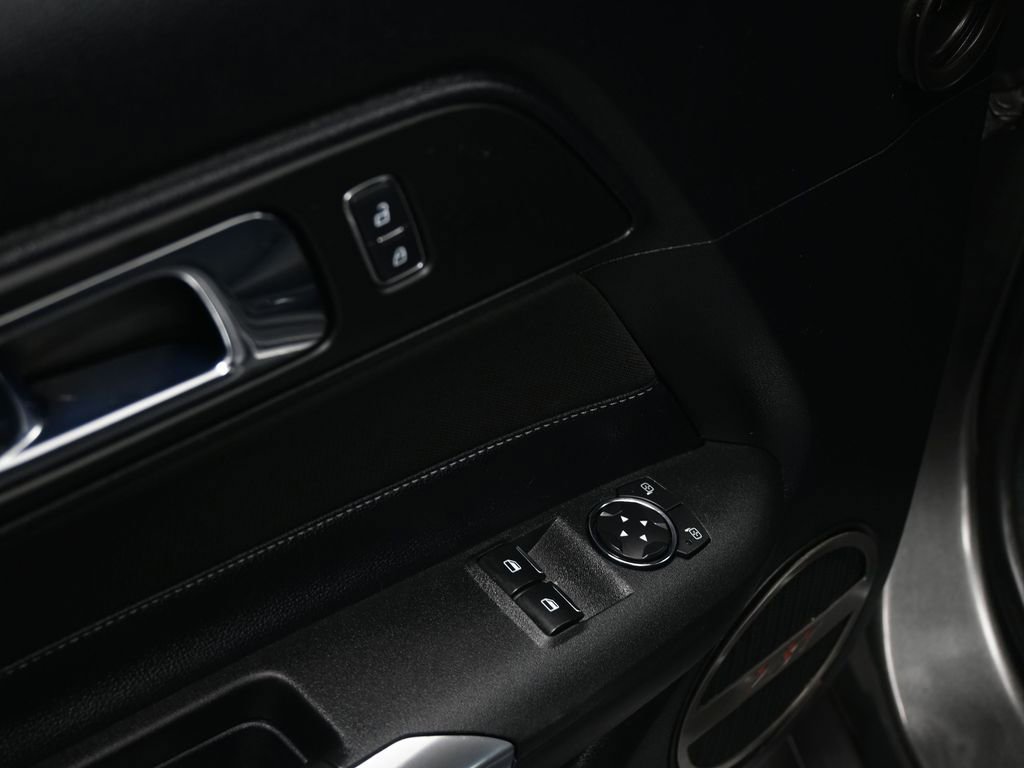 Used 2015 Ford Mustang Coupe RWD image 9