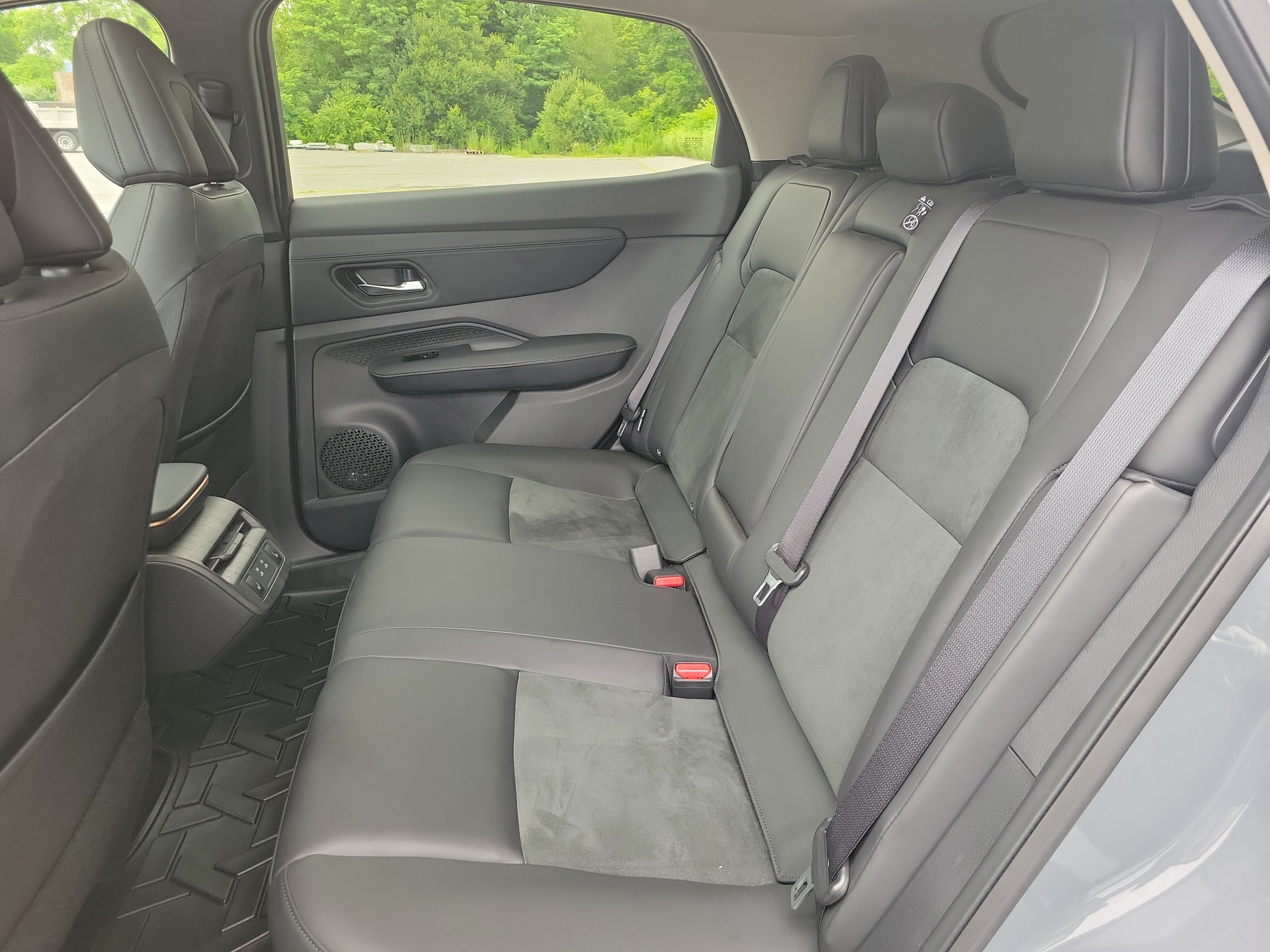 Used 2025 Nissan Ariya AWD image 16