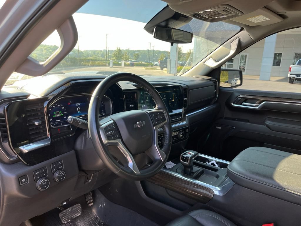 Used 2024 Chevrolet Silverado 1500 LT Trail Boss w/ Convenience Package II AWD/4WD image 7