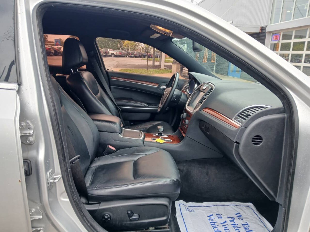 Used 2012 Chrysler 300 Limited RWD image 10