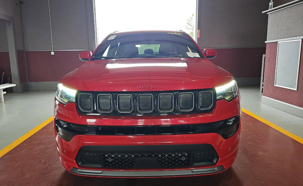 Used 2022 Jeep Compass Limited w/ (RED) Package AWD/4WD image 2