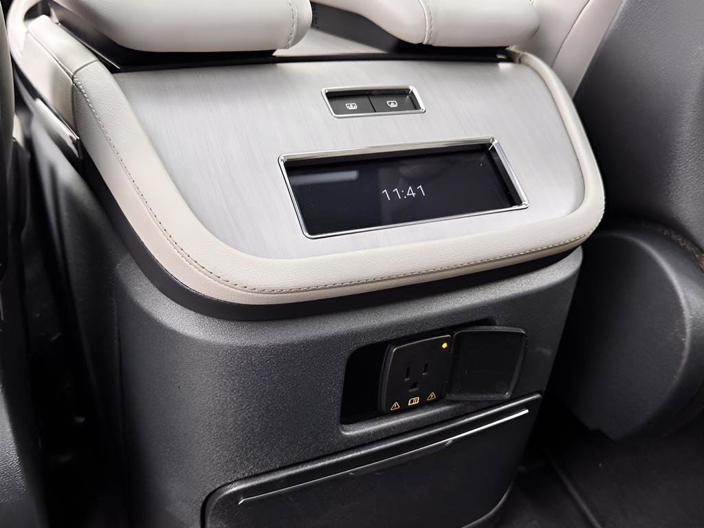 Used 2025 Lincoln Navigator L Reserve image 22