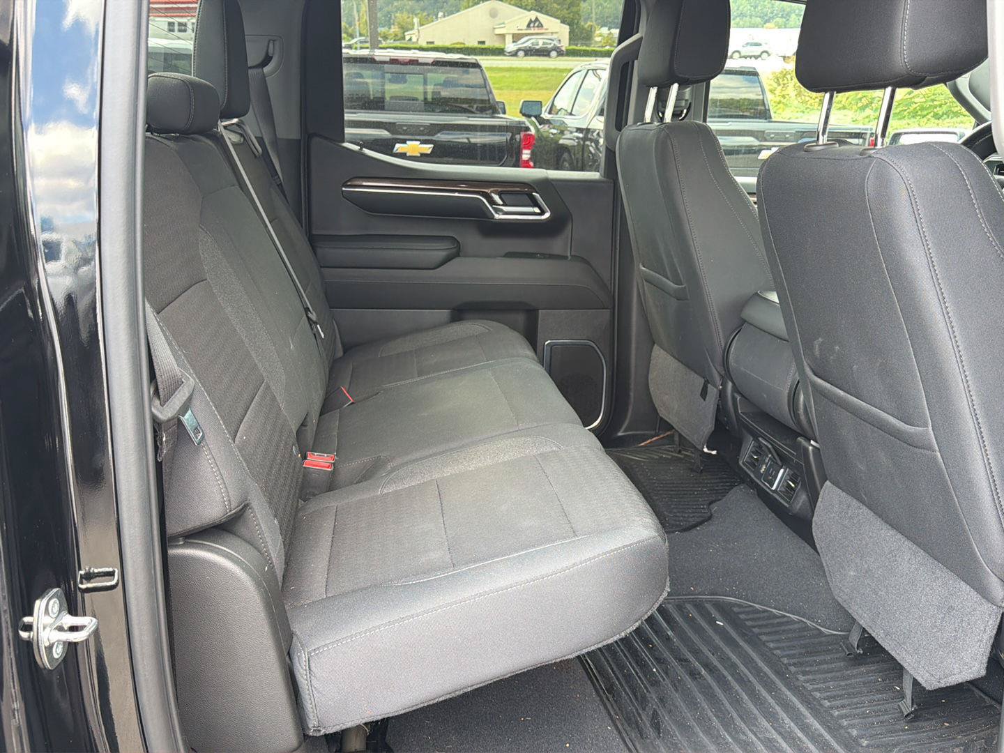 Used 2024 Chevrolet Silverado 1500 LT w/ Z71 Off-Road Package AWD/4WD image 15