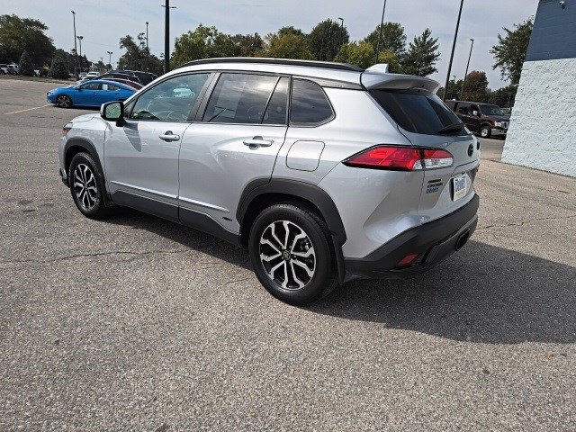 Used 2024 Toyota Corolla Cross SE image 3
