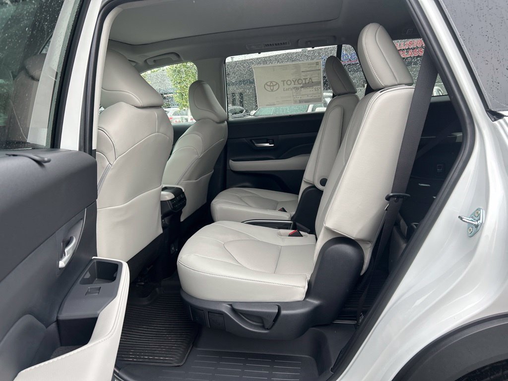Used 2026 Toyota Grand Highlander AWD image 20
