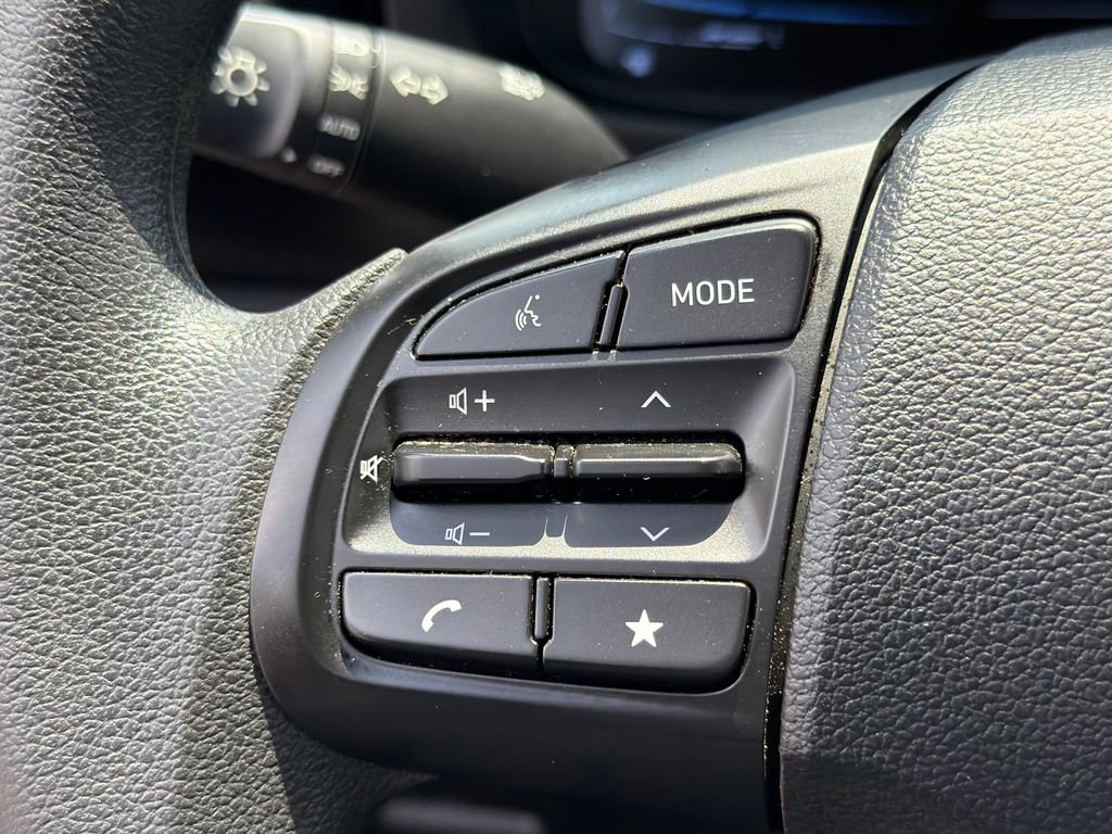 Used 2025 Hyundai Venue SE FWD image 24