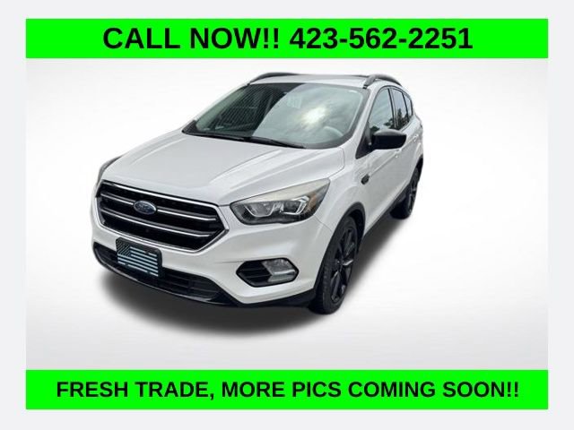 Used 2017 Ford Escape SE w/ SE Sport Appearance Package FWD video 1