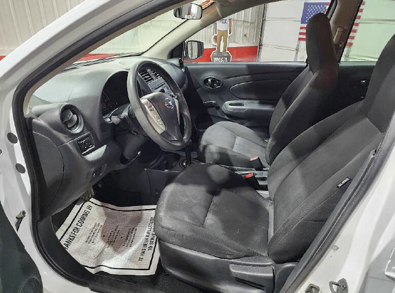 Used 2016 Nissan Versa S FWD image 9
